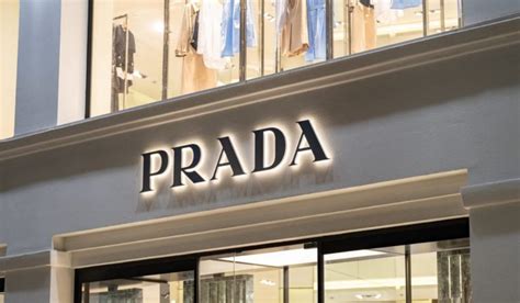 negozio prada como